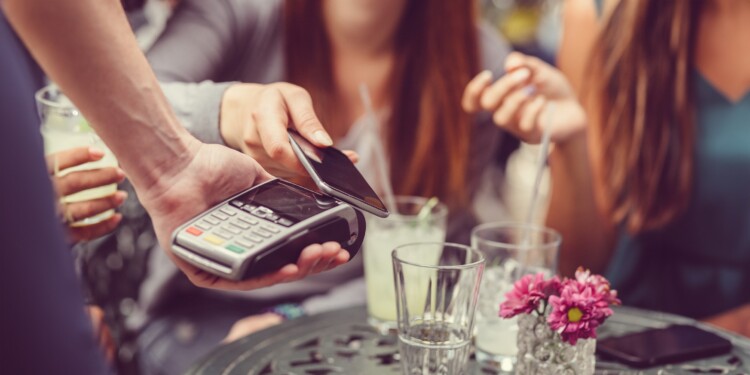 Detección y gestión de fraude financiero en billeteras digitales y tarjetas
