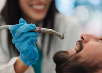 Investigadores buscan silenciar el taladro dental: una solución para la odontofobia