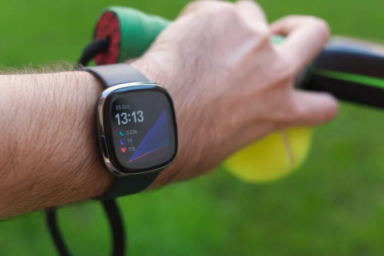 Fitbit lanza Coach con IA Gemini: expansión internacional y llega a iOS