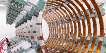 Helion alcanza hito de fusión: Reactor Polaris opera a 150 millones de grados Celsius